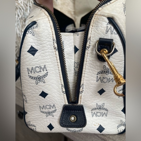 MCM WHITE BOSTON BAG W/MCM STRAP⭐️BEAUTIFUL-CONDITION⭐️💯AuThEnTiC⭐️COA - Picture 9 of 17